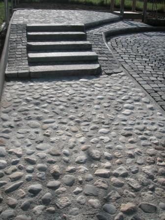 Bahsteine in Beton verlegt u.verfugt